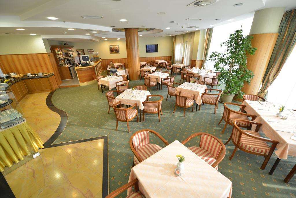 卡尔波斯酒店 斯科普里 餐厅 照片